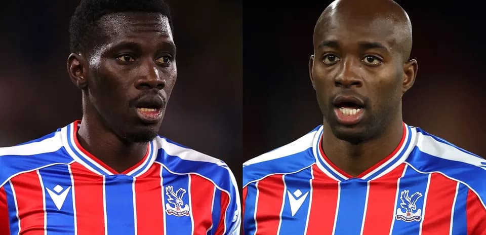 Dos jugadores de Crystal Palace en acción