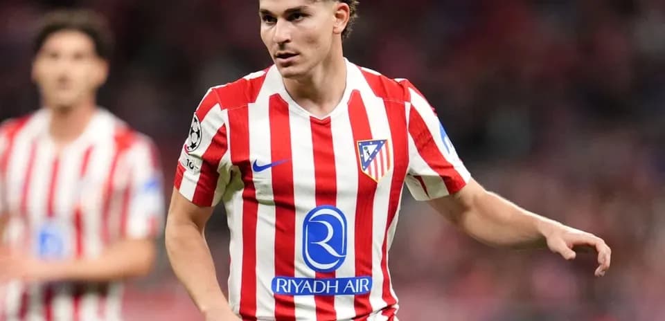 Jugador de Atlético de Madrid en acción durante el partido
