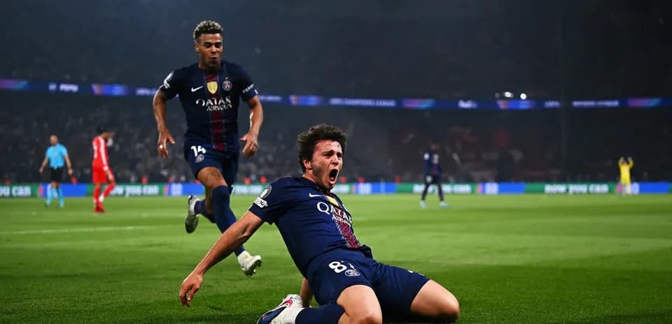 Jugador de PSG celebrando un gol en Champions