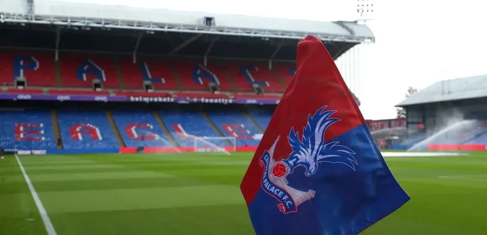 Esquina del campo en Selhurst Park con banderín