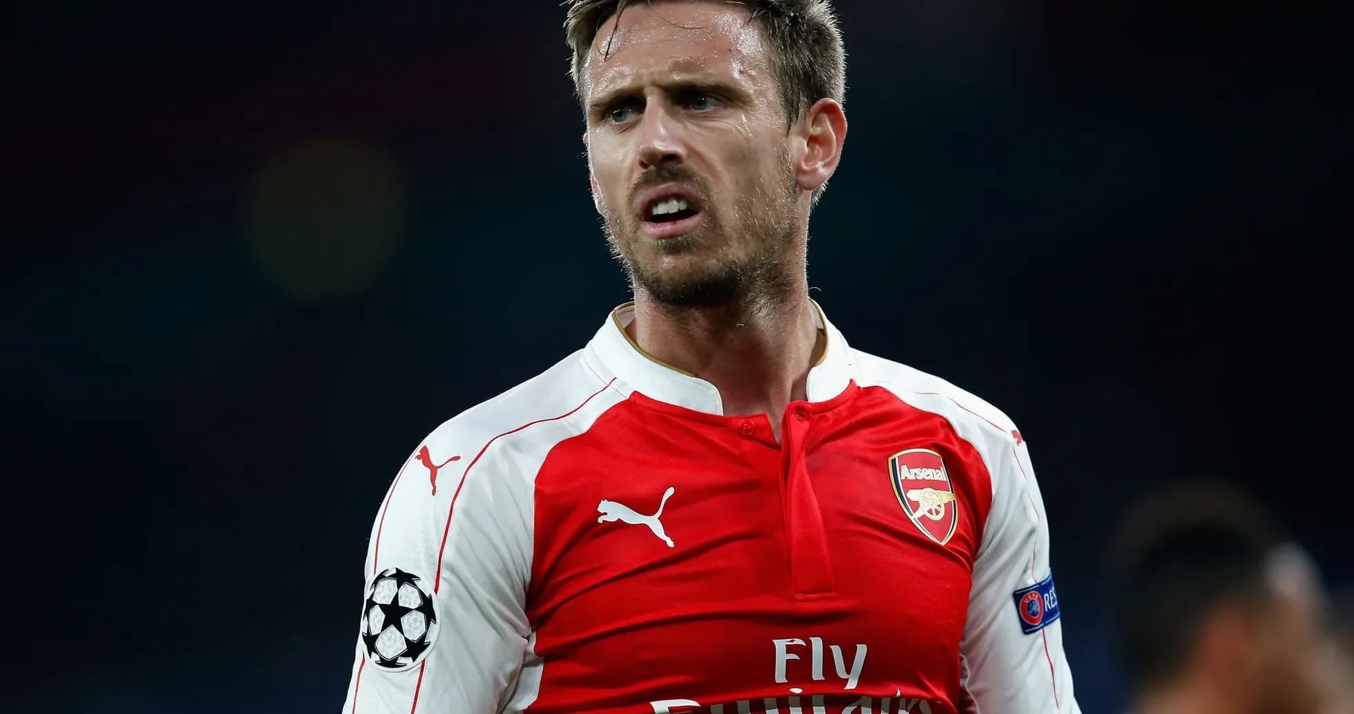 Jugador de Arsenal en partido de fútbol