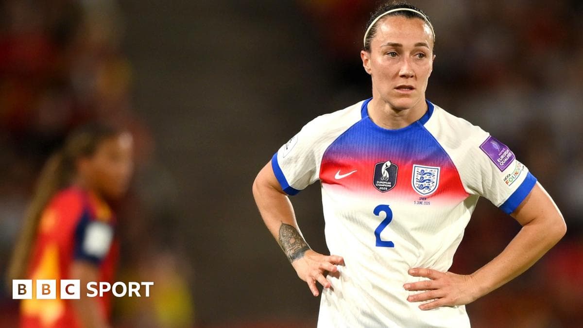Jugadora de Inglaterra con uniforme en partido