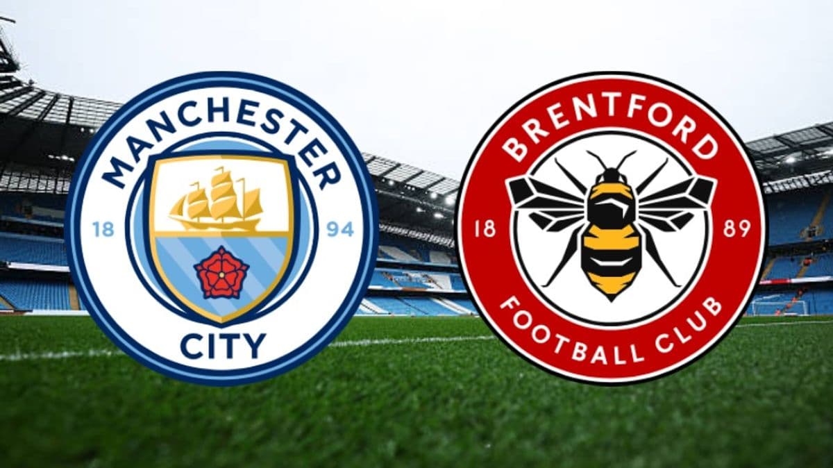 Logos de Manchester City y Brentford en el estadio