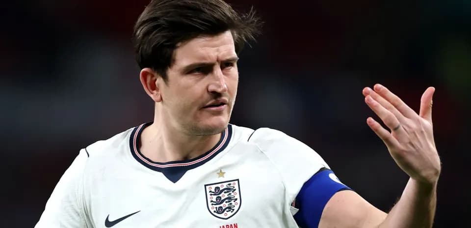 Jugador de Inglaterra señalando durante un partido