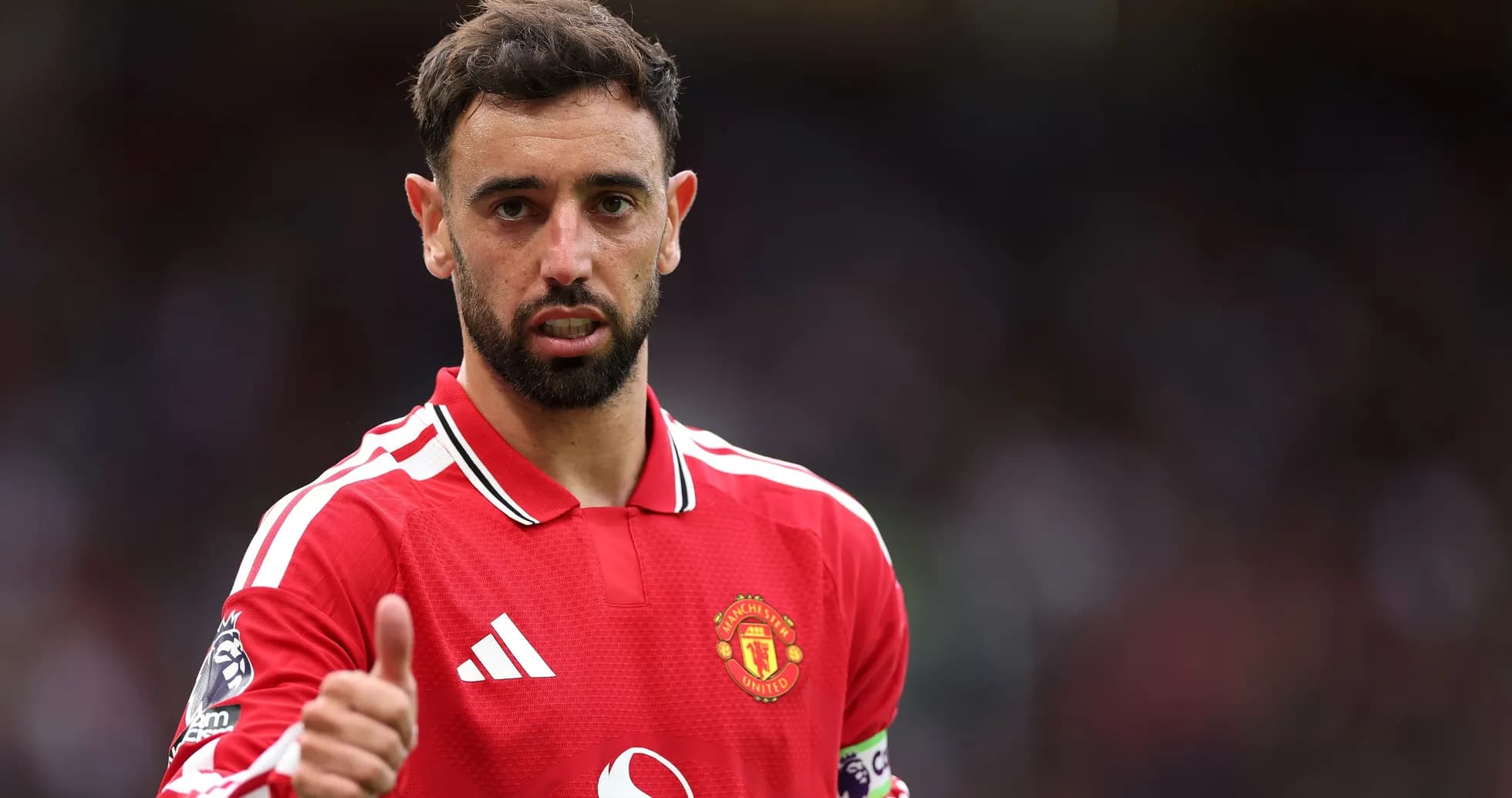 Bruno Fernandes mostrando el pulgar hacia arriba