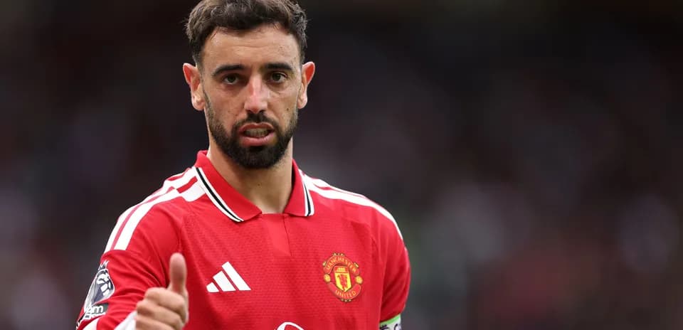 Bruno Fernandes mostrando el pulgar hacia arriba