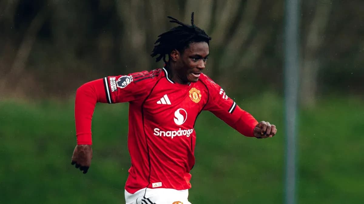 Jugador de Manchester United corriendo durante el entrenamiento