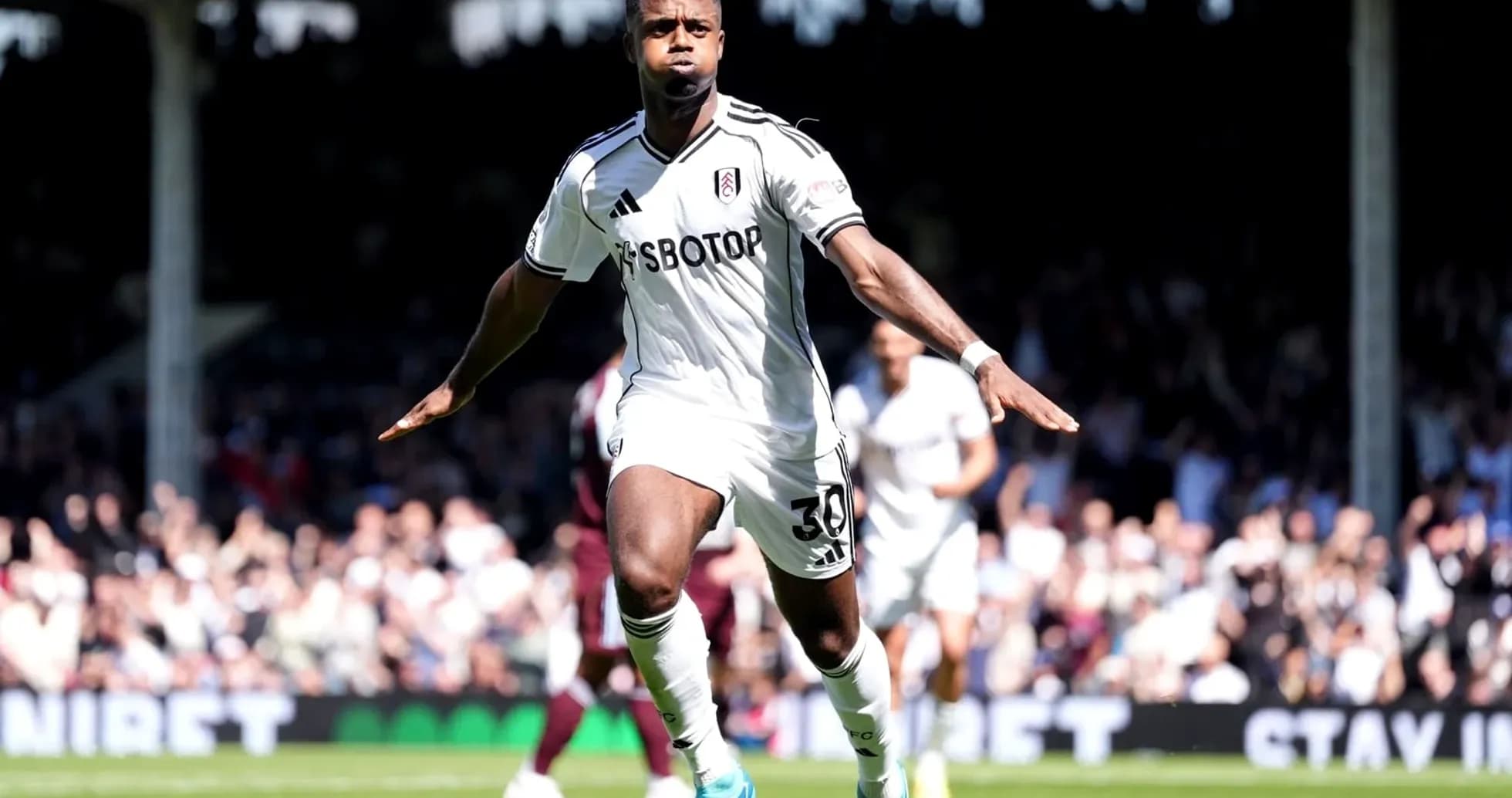 Jugador de Fulham celebrando un gol