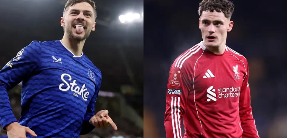 Jugadores de Everton y Liverpool celebrando