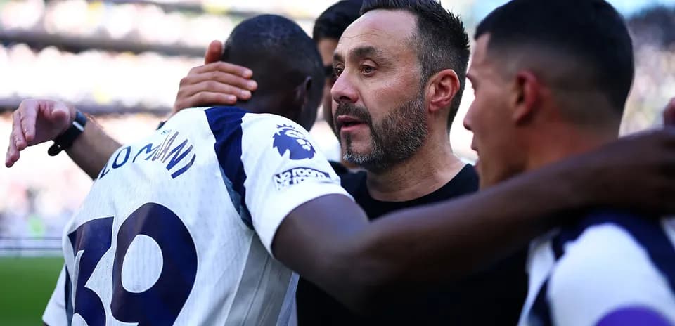 Entrenador y jugador de Tottenham en celebración