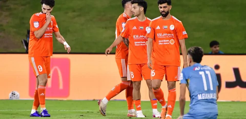 Jugadores de Ajman U23 en el partido