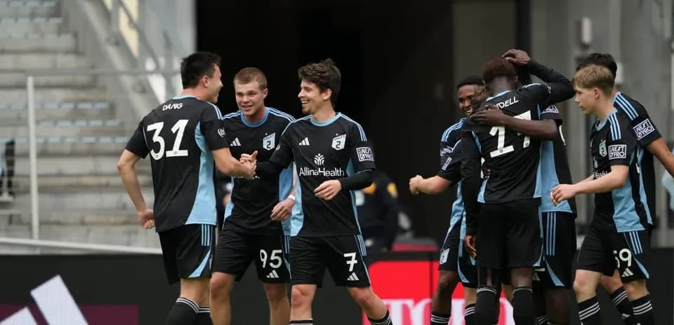 Jugadores de Minnesota United II celebrando un gol