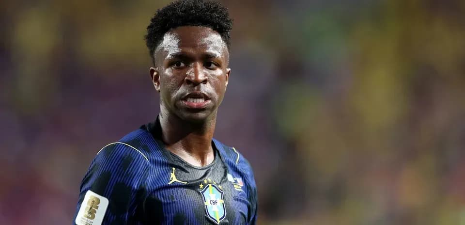 Jugador de Brasil en partido de fútbol