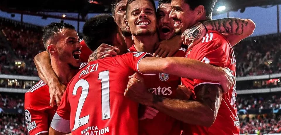 Celebración de jugadores de Benfica en el estadio