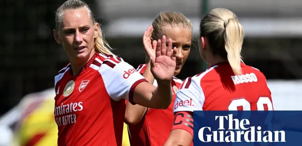 Jugadoras de Arsenal durante entrenamiento en campo