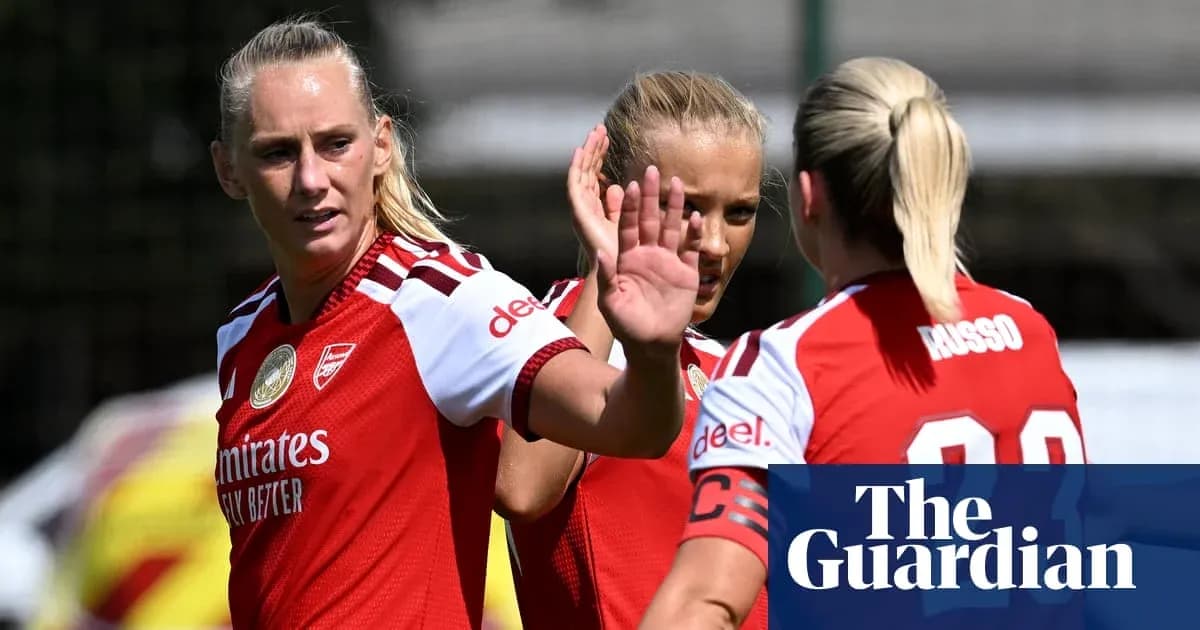 Jugadoras de Arsenal durante entrenamiento en campo