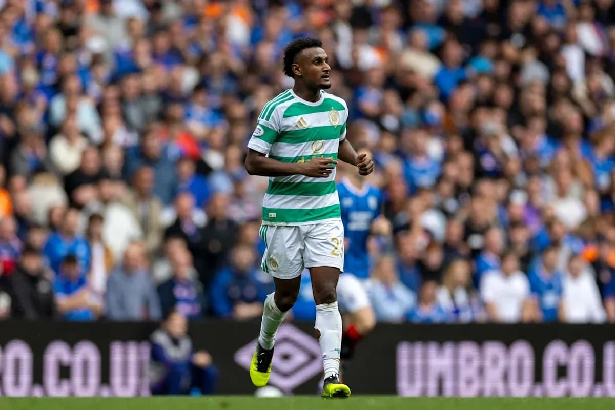 Jugador de Celtic corriendo en un partido