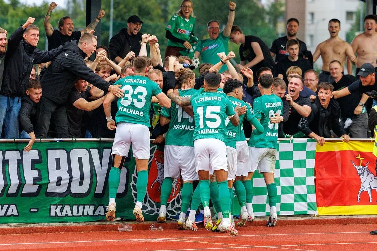 Celebración de jugadores de Kauno Žalgiris