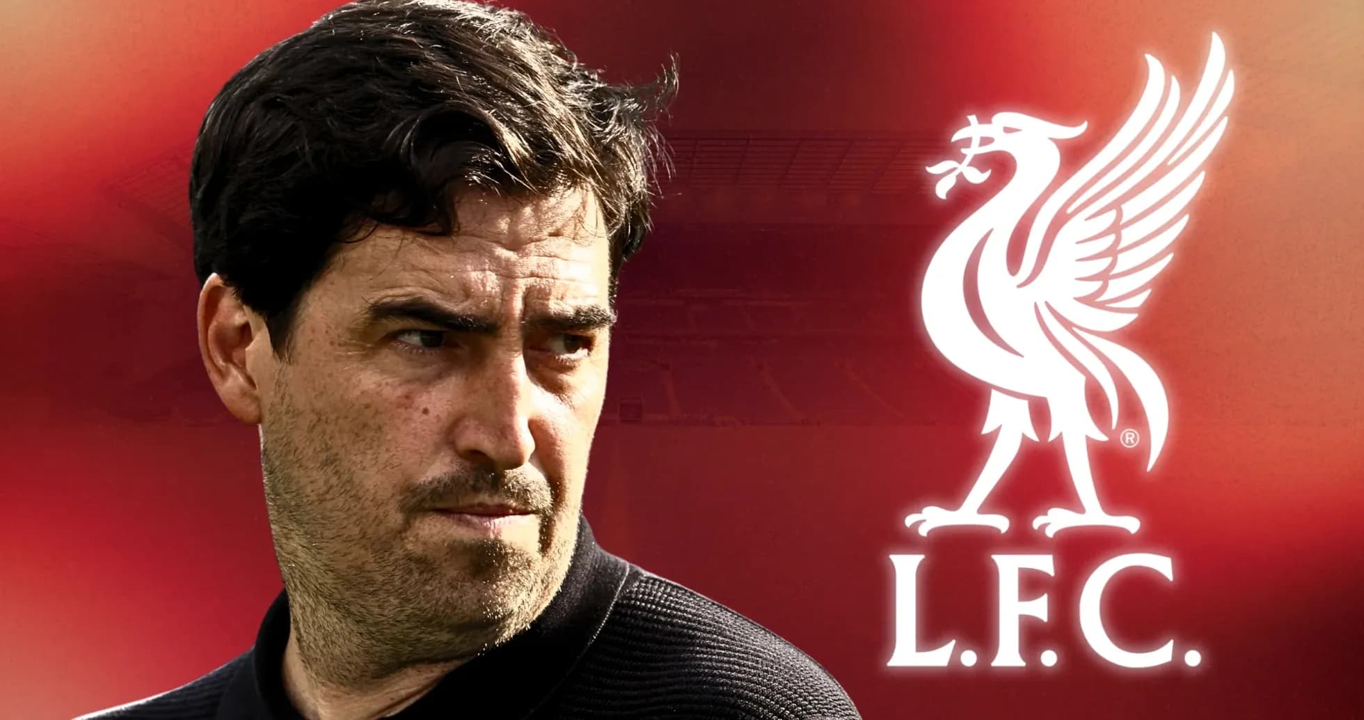 Entrenador mirando con el logo de Liverpool detrás