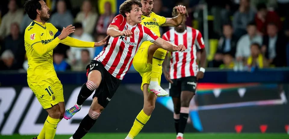 Jugador de Athletic Club en acción contra Villarreal