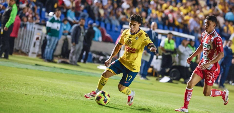 Club América vence 2-0 a Necaxa en el Estadio Azteca.jpg