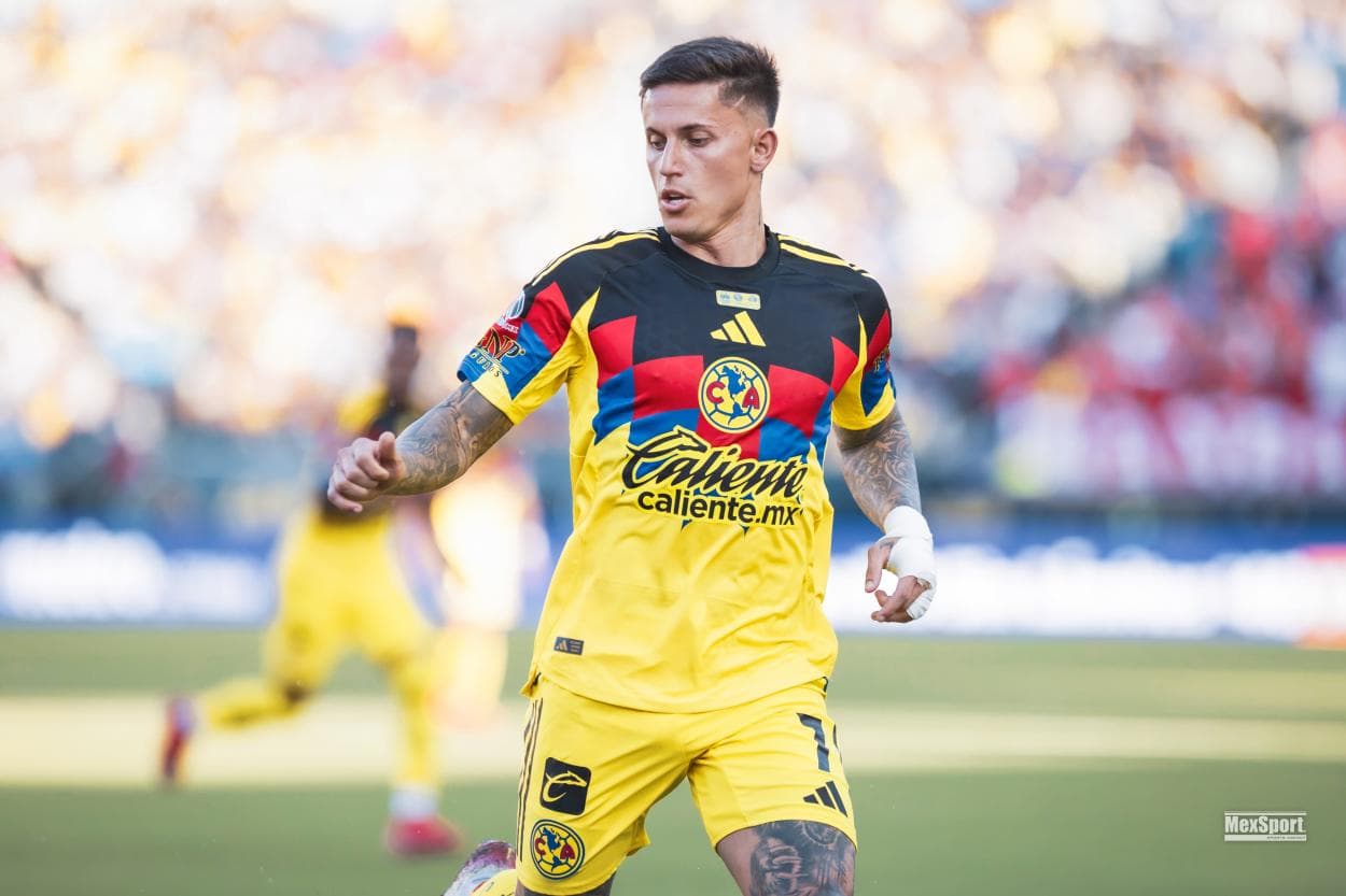 Club America domina el partido en el Estadio Azteca.jpg