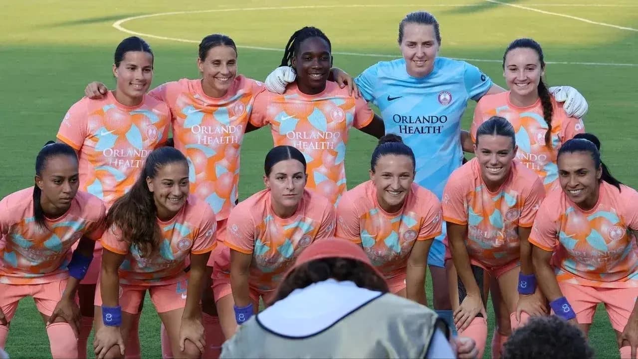 Equipo de Orlando Pride posando para la foto