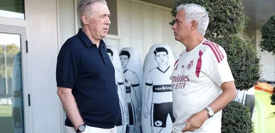 Carlo Ancelotti y José Mourinho conversando en entrenamiento