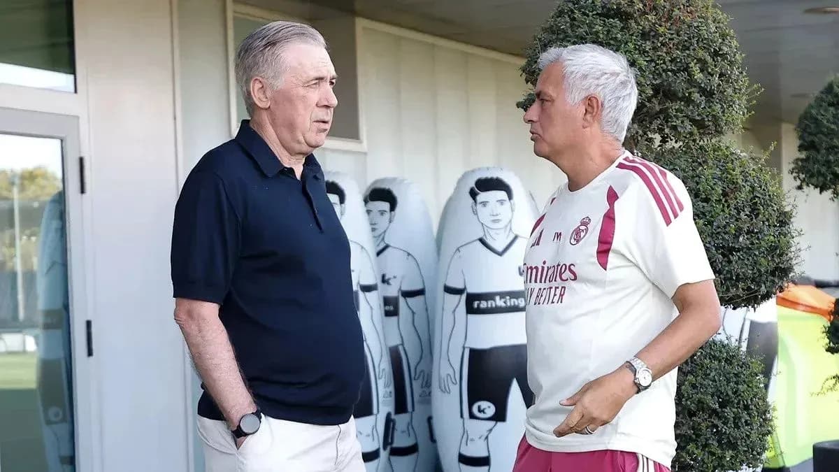 Carlo Ancelotti y José Mourinho conversando en entrenamiento