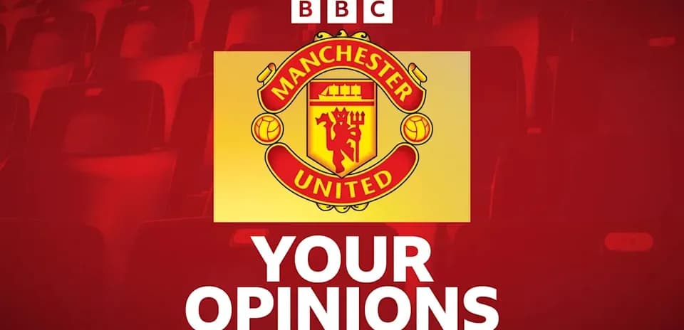 Logo de Manchester United sobre fondo rojo