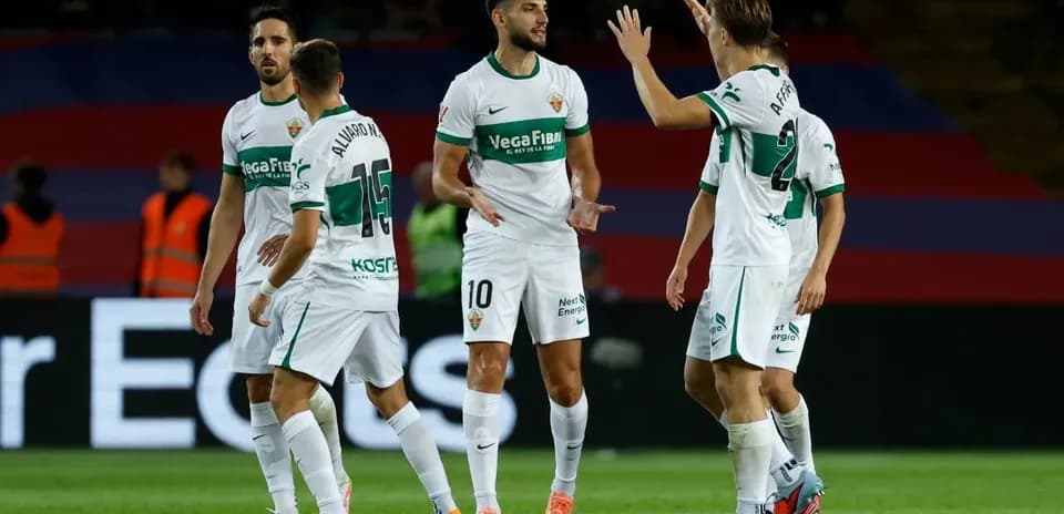 Jugadores de Elche celebrando un gol