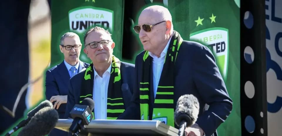 Presentadores en conferencia de prensa de Canberra United