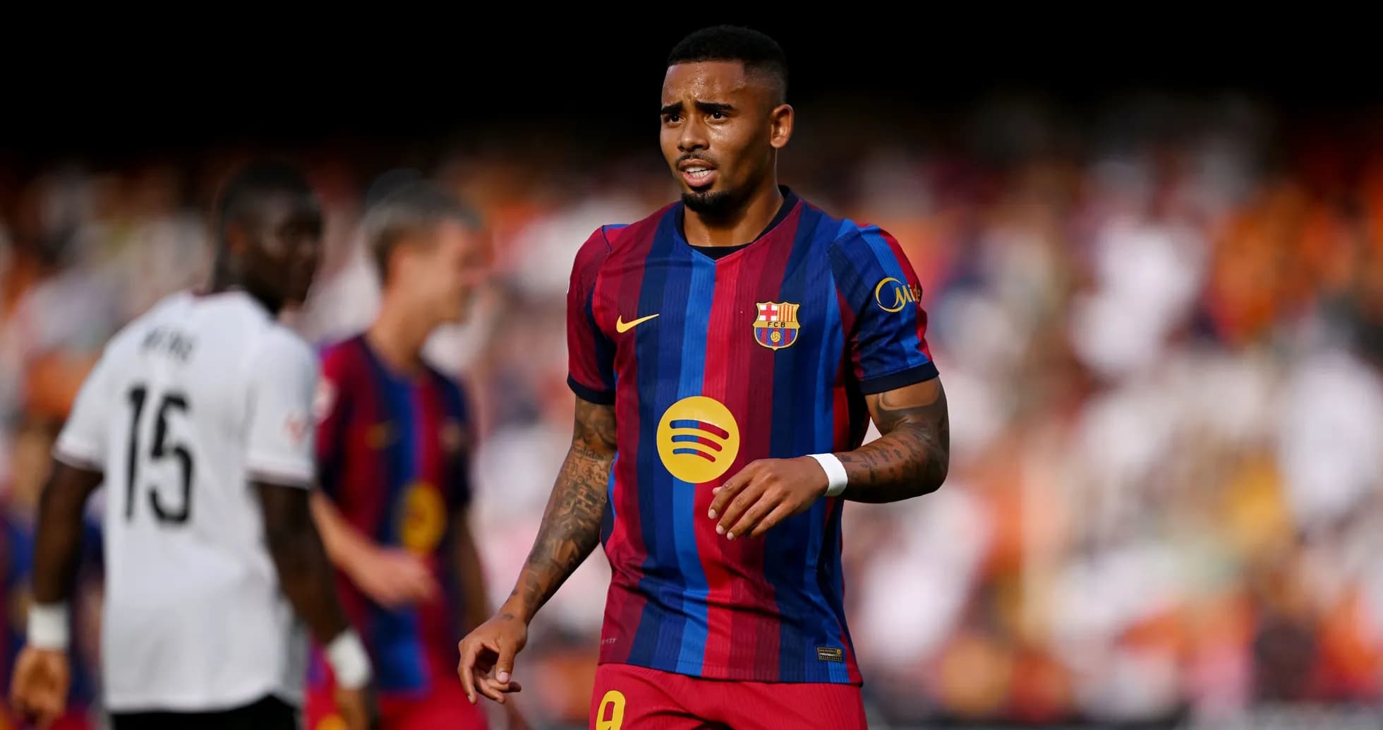 Jugador de Barcelona en el campo durante partido