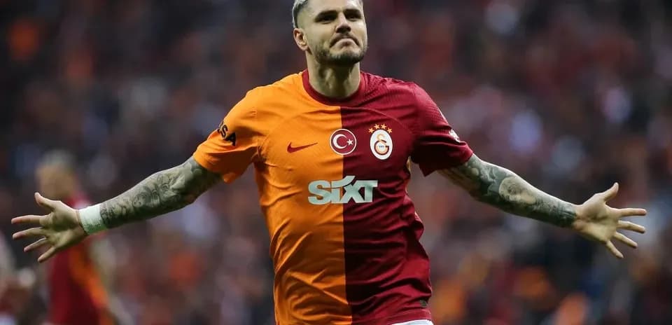 Jugador de Galatasaray celebrando un gol en el estadio