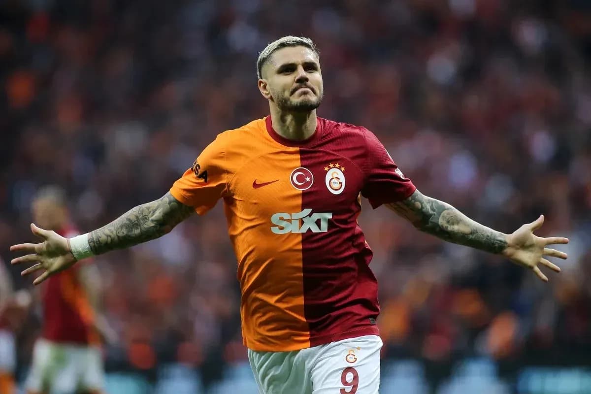 Jugador de Galatasaray celebrando un gol en el estadio