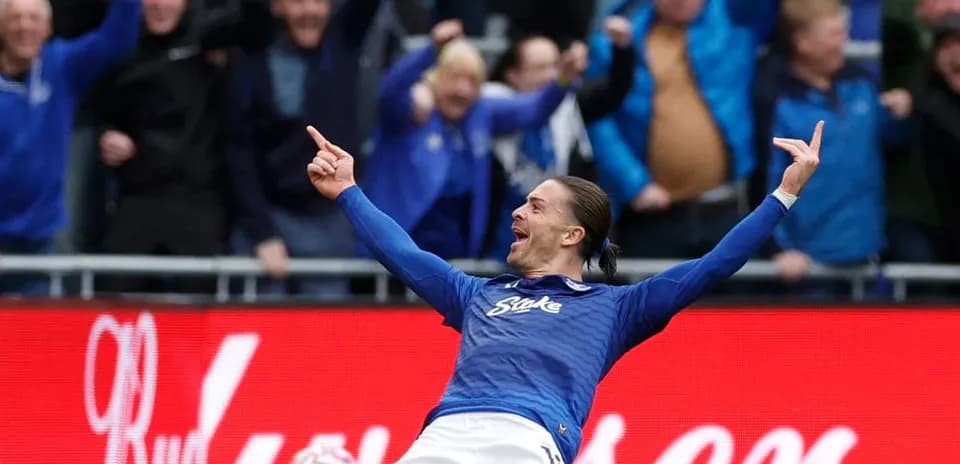 Jugador celebrando un gol en el partido