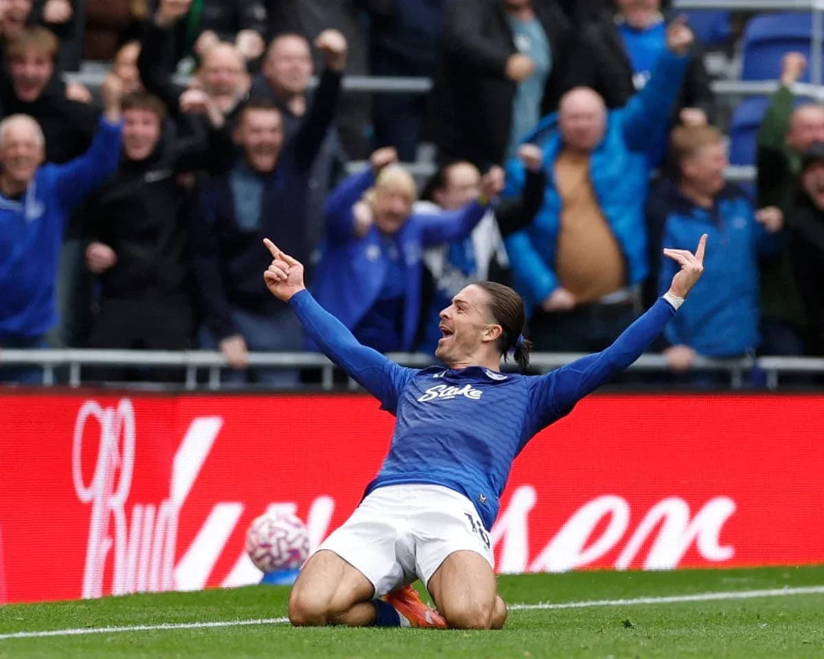 Jugador celebrando un gol en el partido