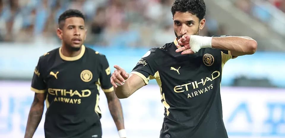 Jugador celebrando un gol en el partido