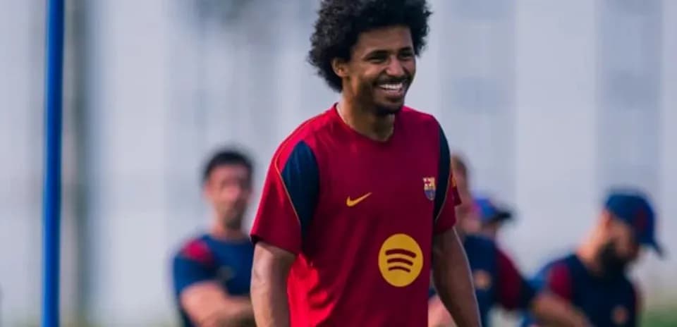 Jugador de Barcelona sonriendo durante entrenamiento