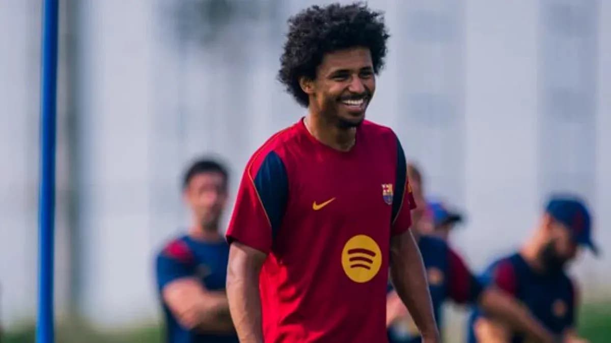 Jugador de Barcelona sonriendo durante entrenamiento