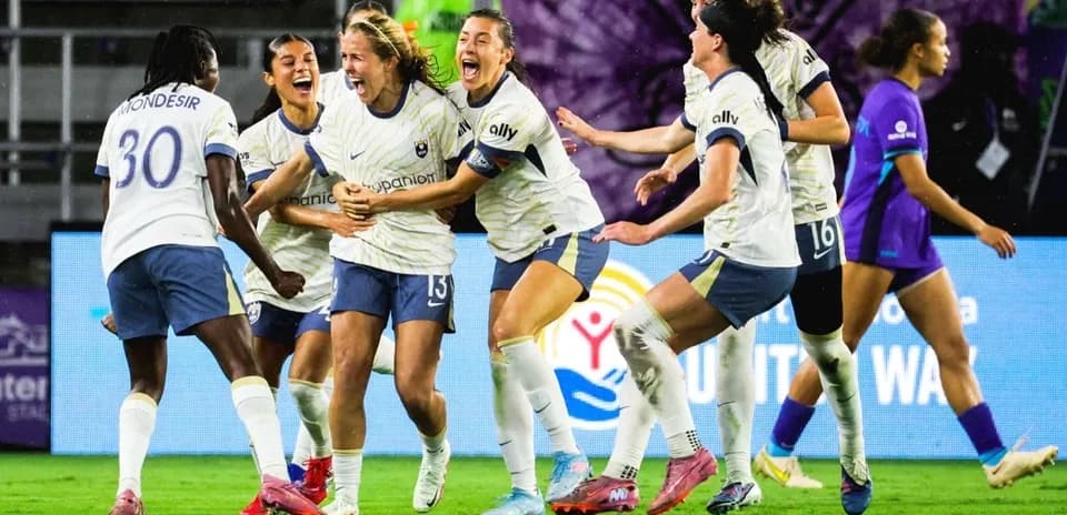 Jugadoras del Washington Spirit celebrando un gol