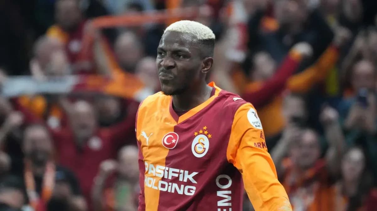 Jugador de Galatasaray celebrando en el estadio