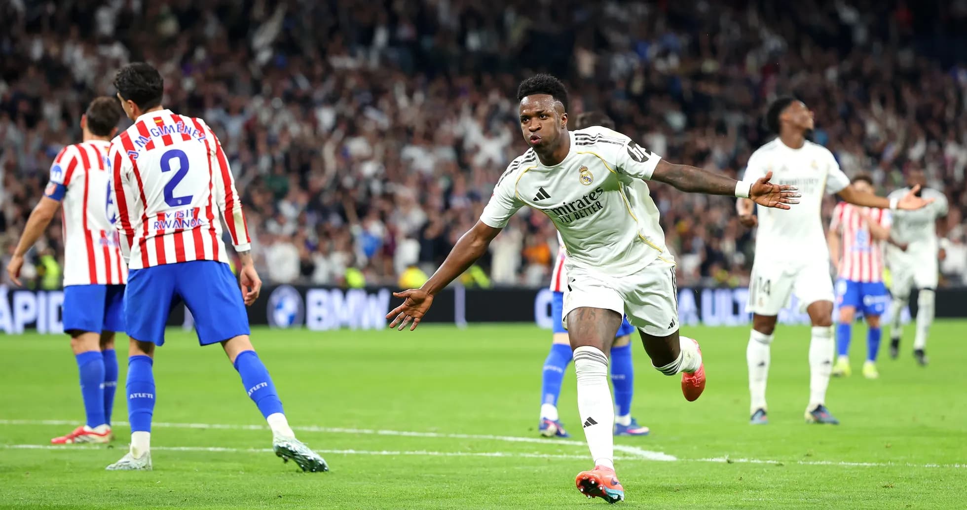 Vinícius Jr. celebra un gol en el derby