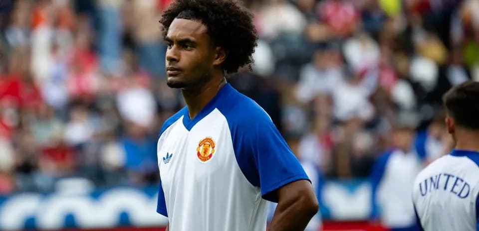 Jugador de Manchester United durante calentamiento en partido