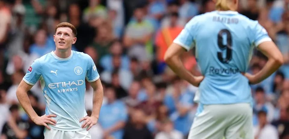 Jugadores de Manchester City en el campo durante partido