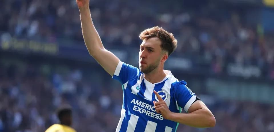 Jugador de Brighton celebrando un gol en el estadio