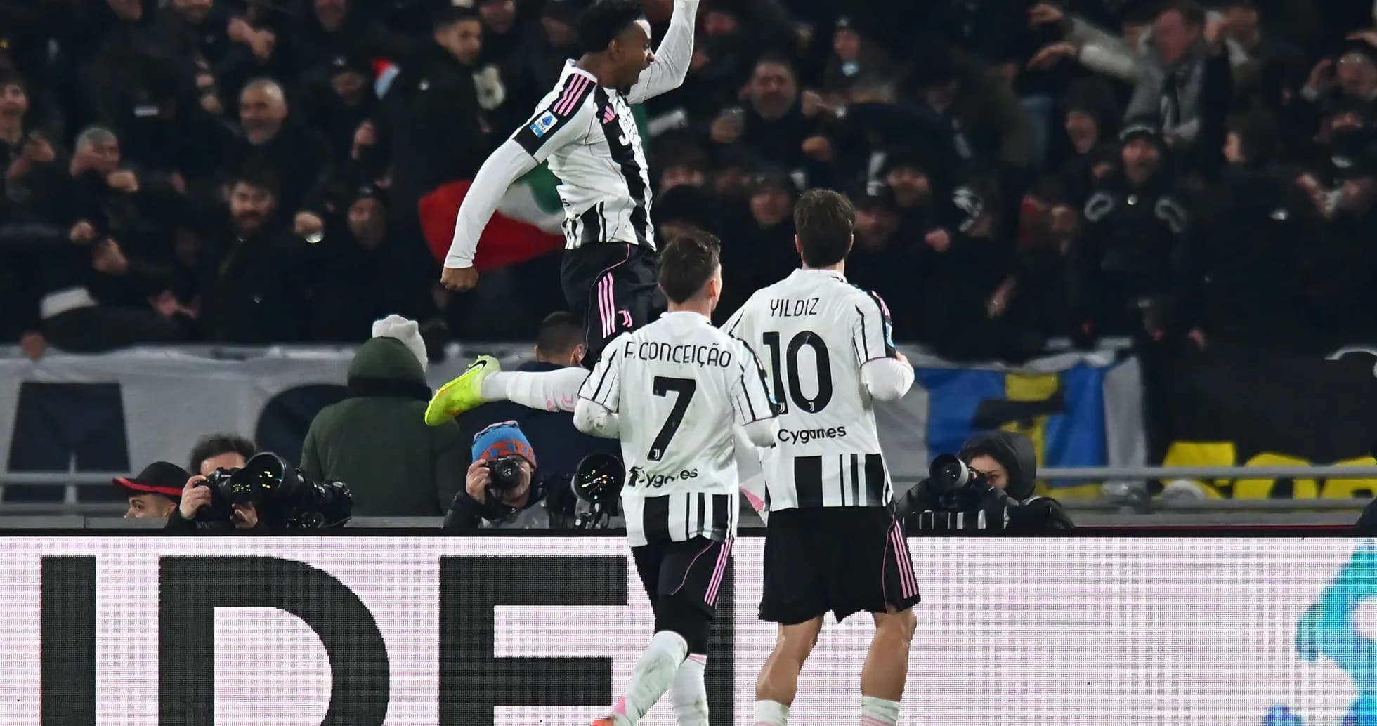 Jugadores de Juventus celebrando un gol