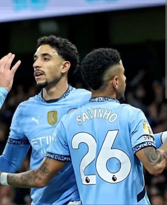 Jugadores de Manchester City celebrando un gol
