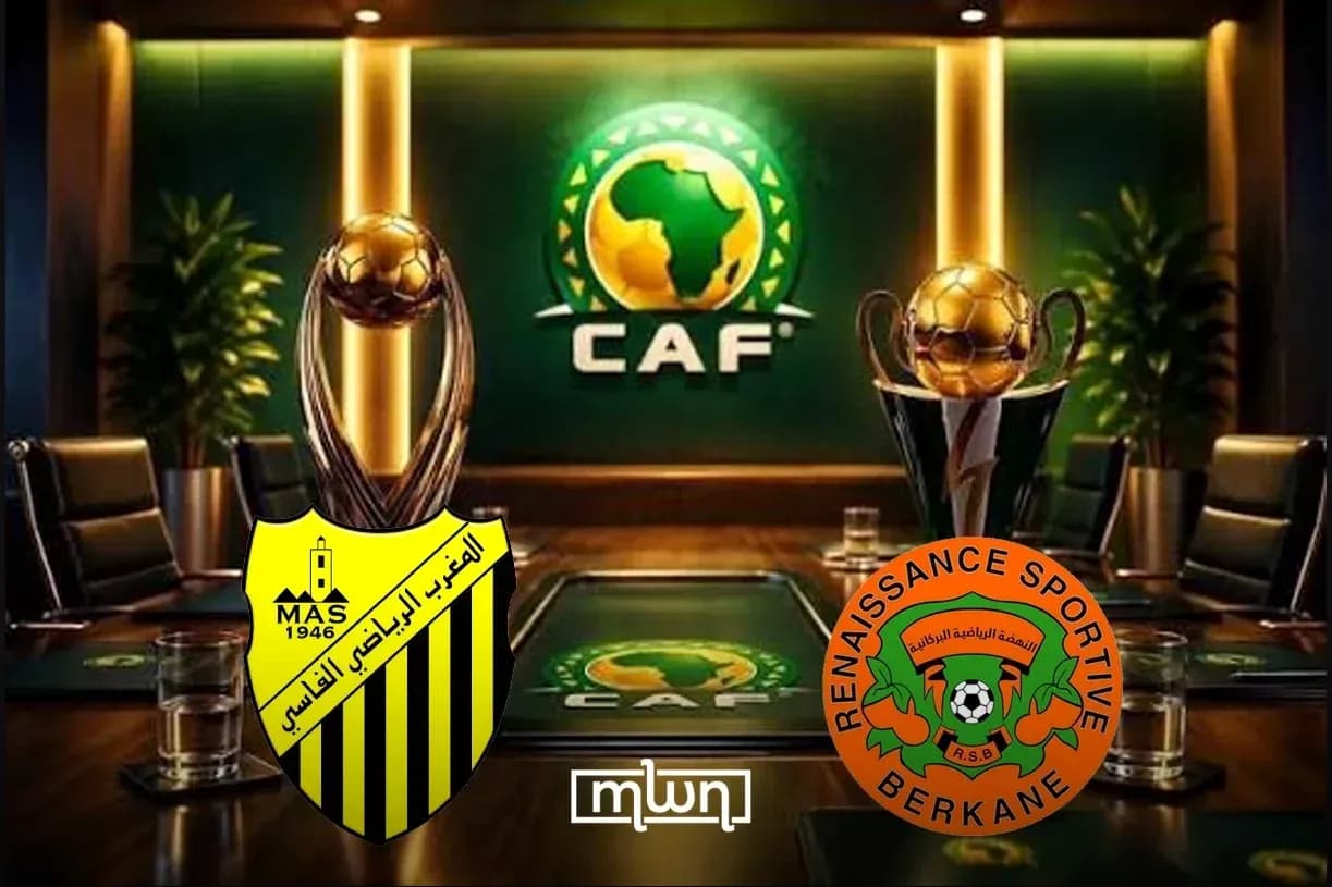 Trofeos y logotipos de MAS y RSB en reunión