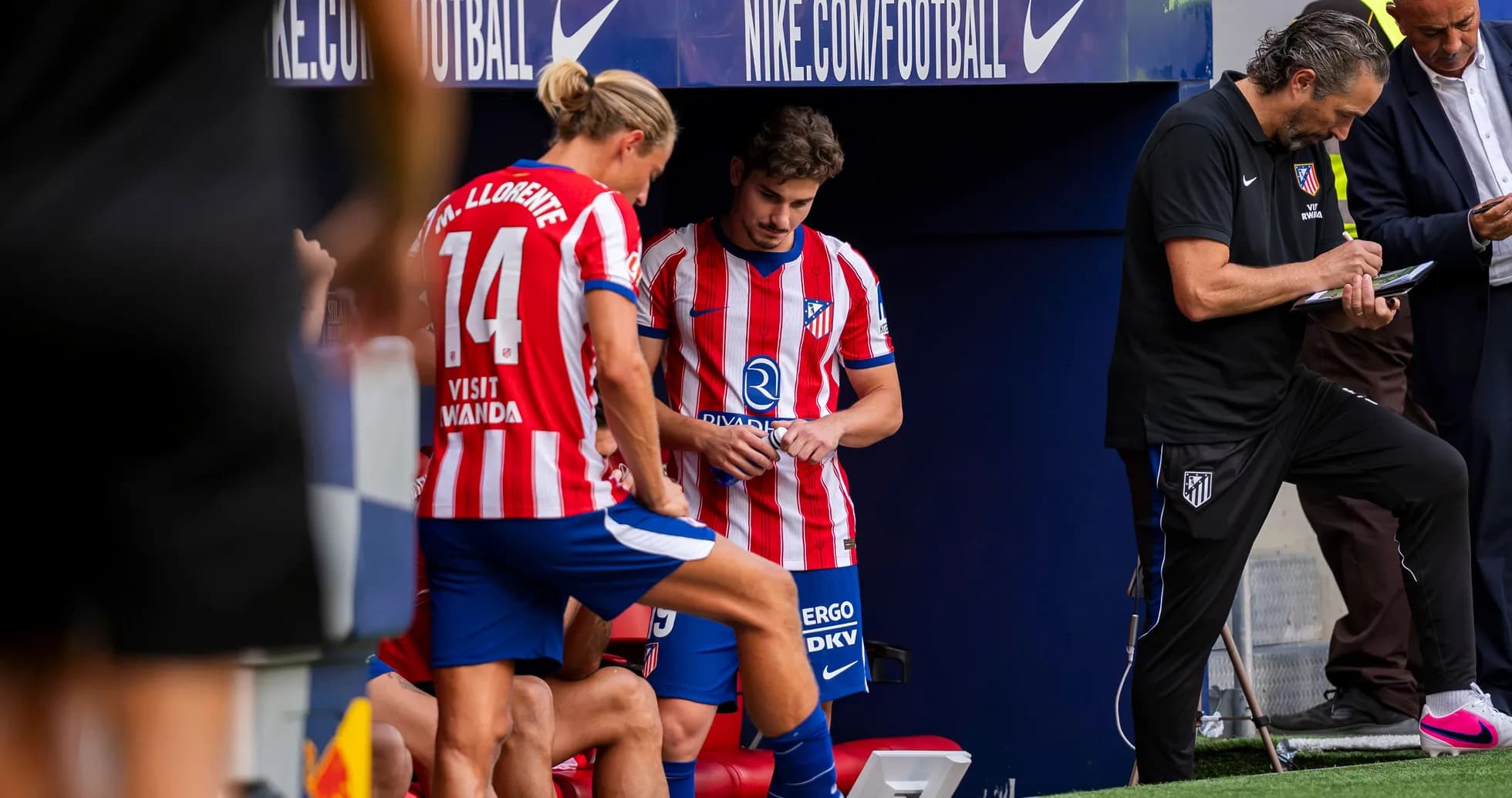 Jugadores de Atlético de Madrid en el banquillo